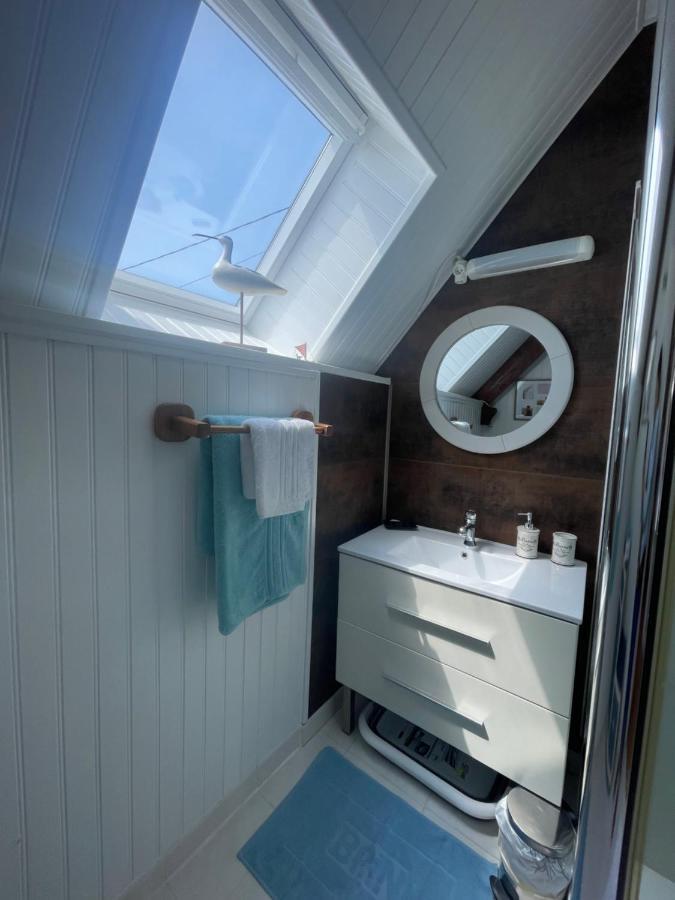 La Maisonnette Les Pieux Bagian luar foto