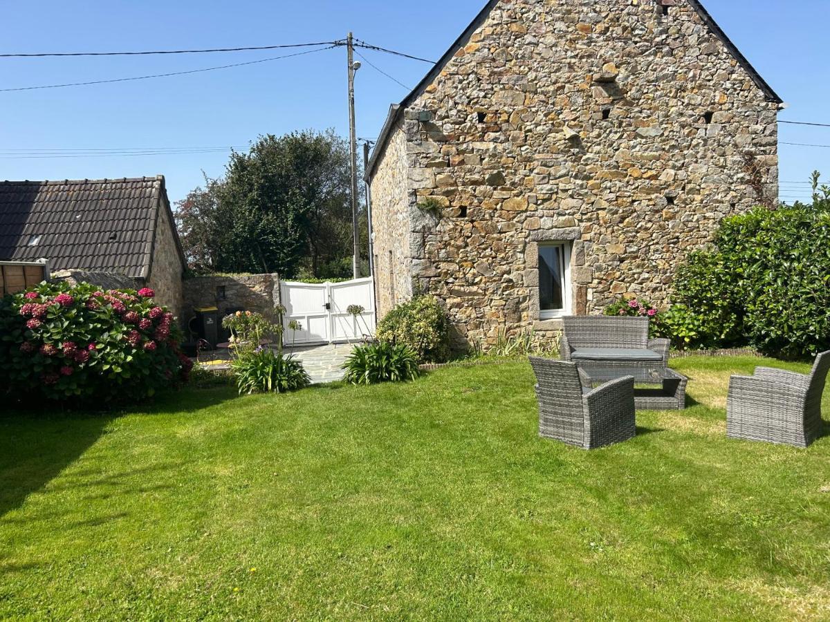 La Maisonnette Les Pieux Bagian luar foto
