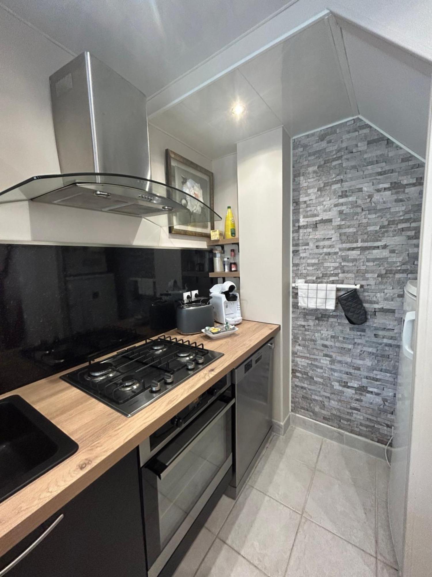 La Maisonnette Les Pieux Bagian luar foto