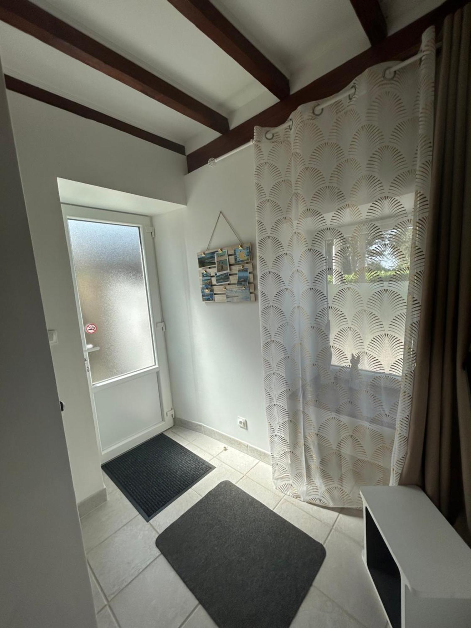 La Maisonnette Les Pieux Bagian luar foto