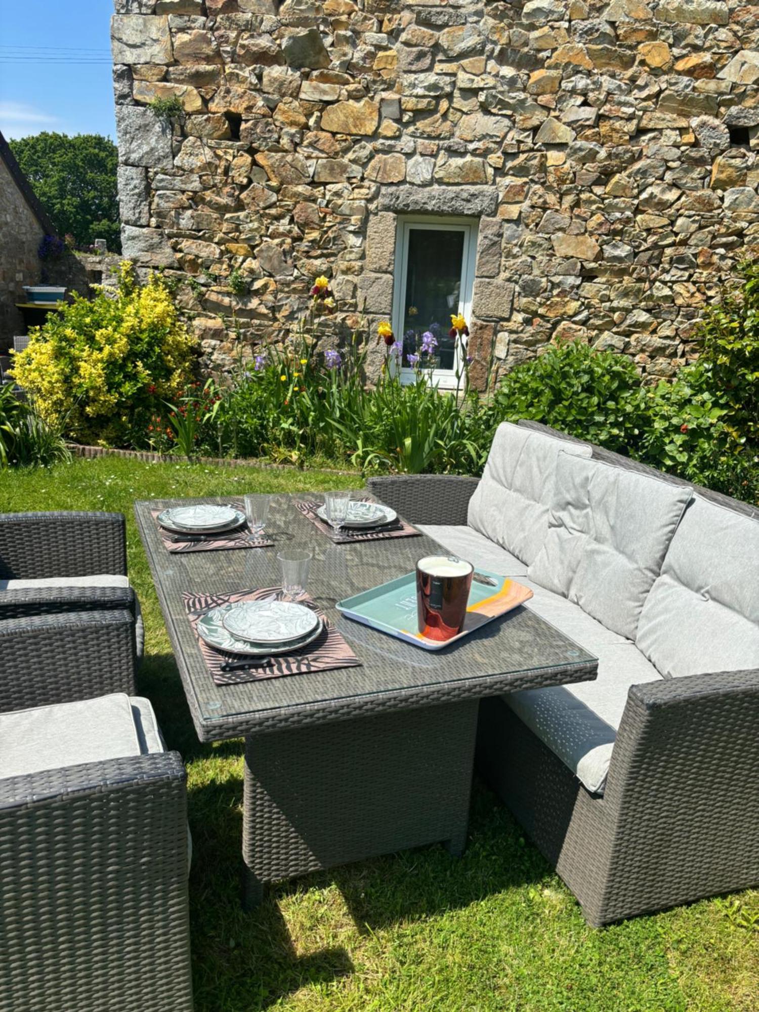 La Maisonnette Les Pieux Bagian luar foto